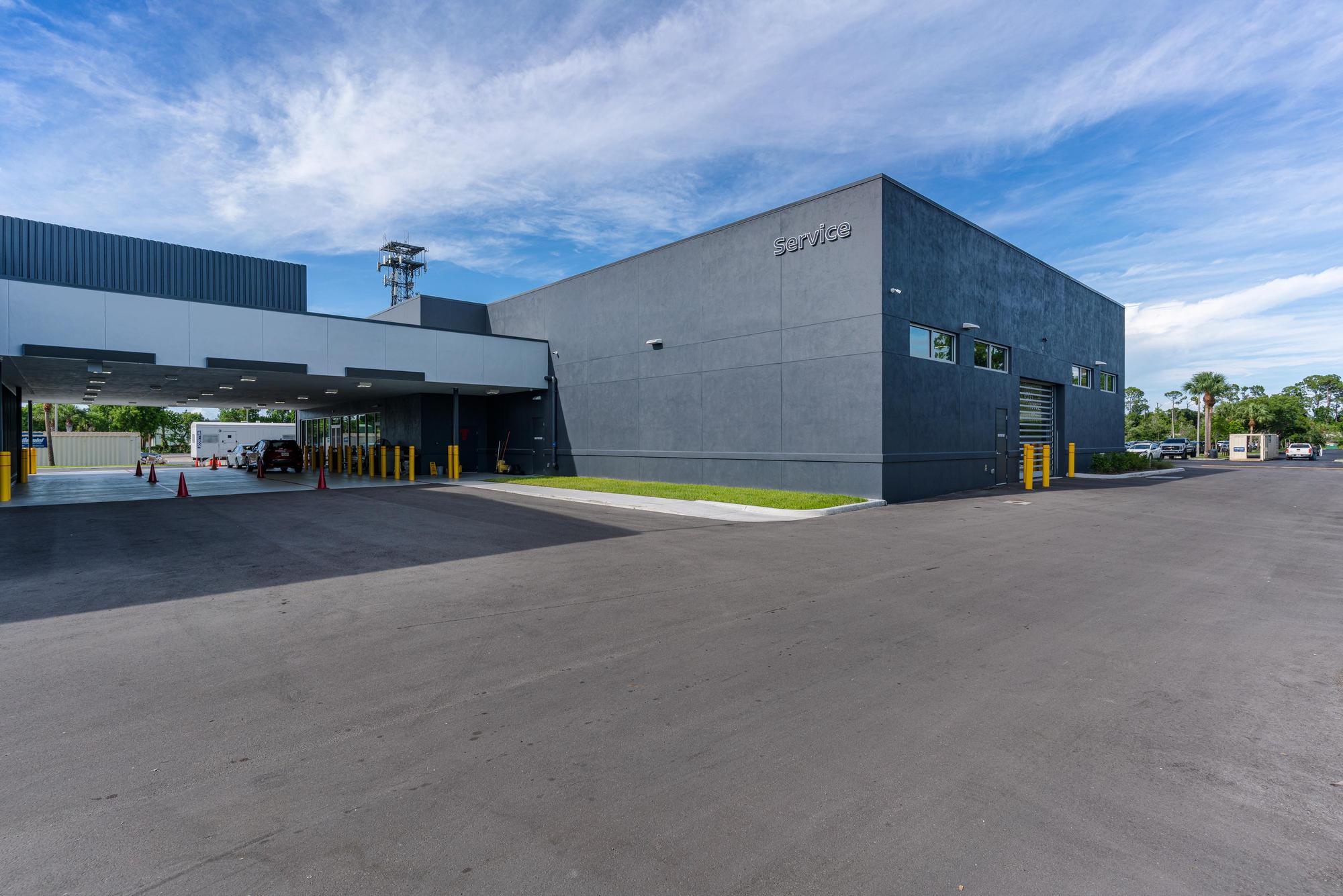 Nissan Fort Myers service shop exterior